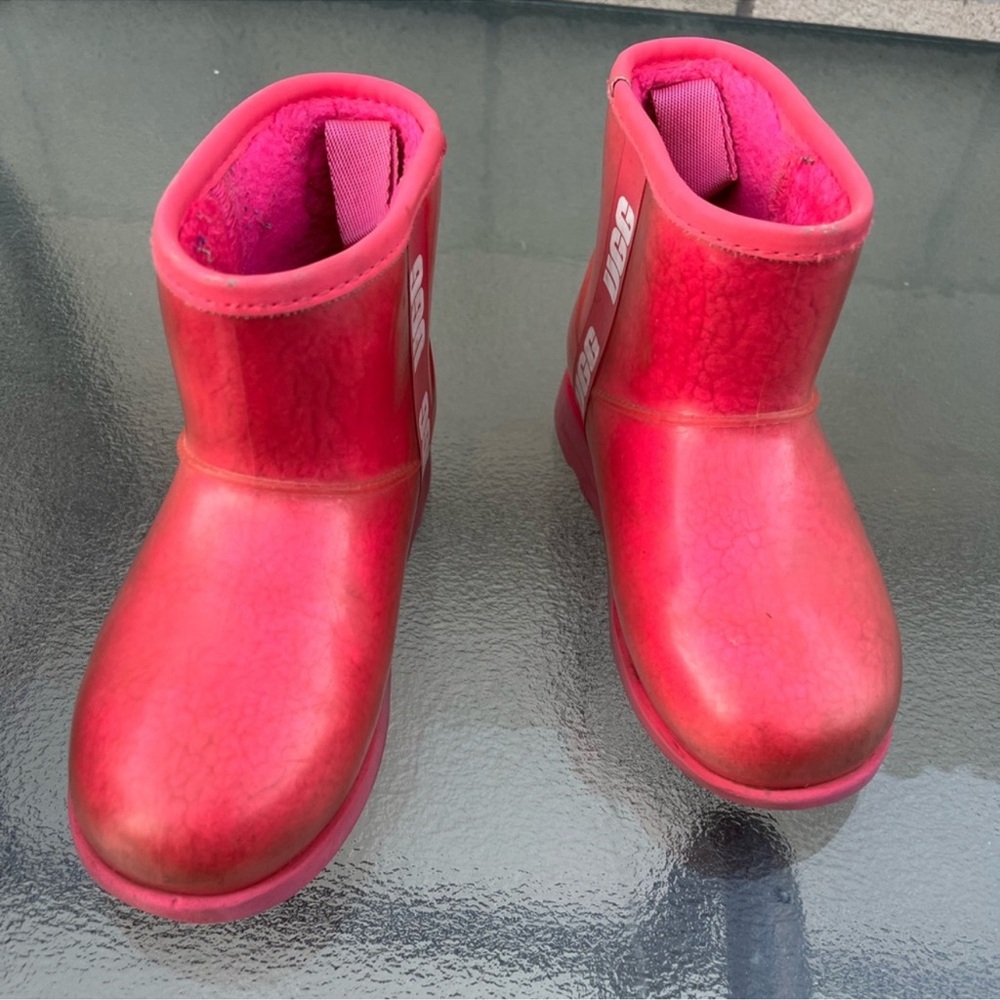 UGG Pink Rain and Snow Boots with Waterproof Design
UGG
Size: 6 (Big Girl)